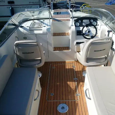 Lodz Motorowa Quicksilver 645 Activ Cabin - 150 Km بوتيل *